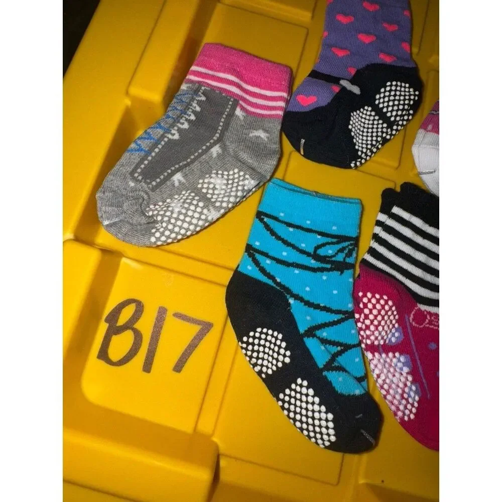 6 pairs of baby girl socks B18